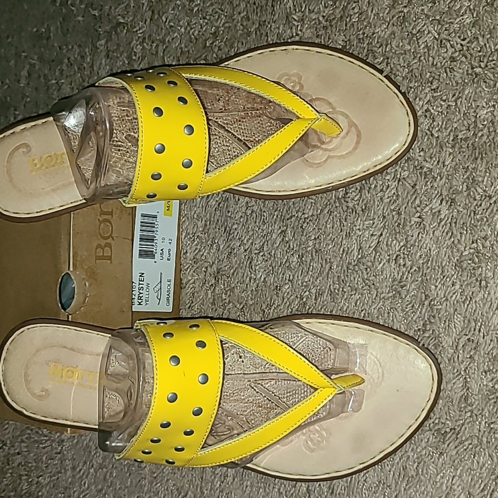 Born studded thong yellow sandals. Size 10 - Picture 4 of 5